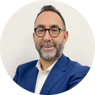 Ritratto di Andrea Palerma, CEO di Escogita, su sfondo chiaro – versione circolare per sezione "Chi siamo"